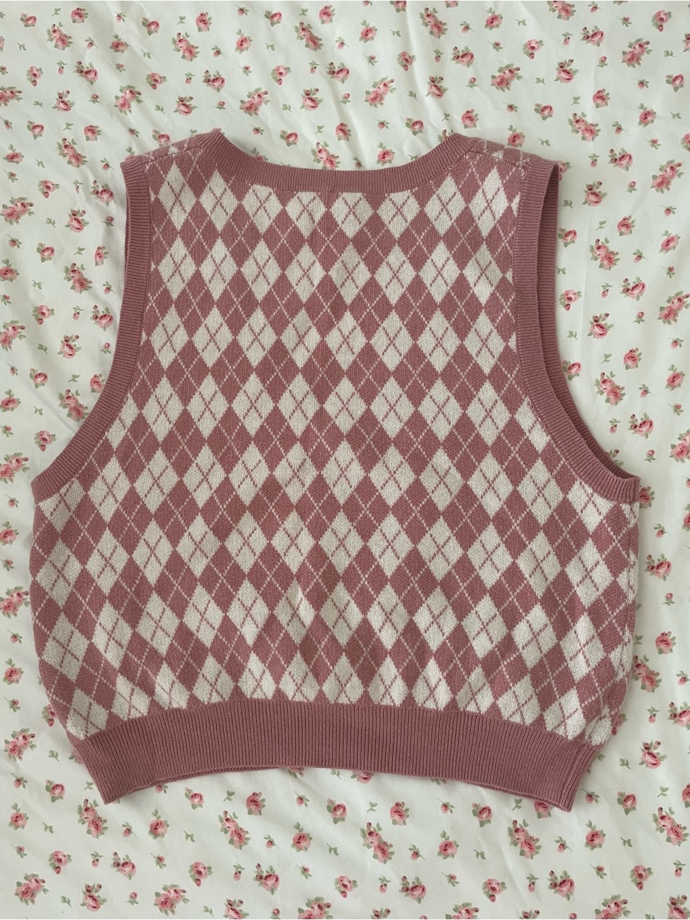 Sunday Best Rose Pink and White Argyle V-Neck Knit Tank - Picture 3 of 3